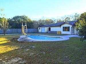 6304 Lakeshore Dr, Panama City, FL 32404