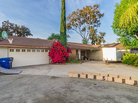 4th image of 8640 Carlton Oaks Dr