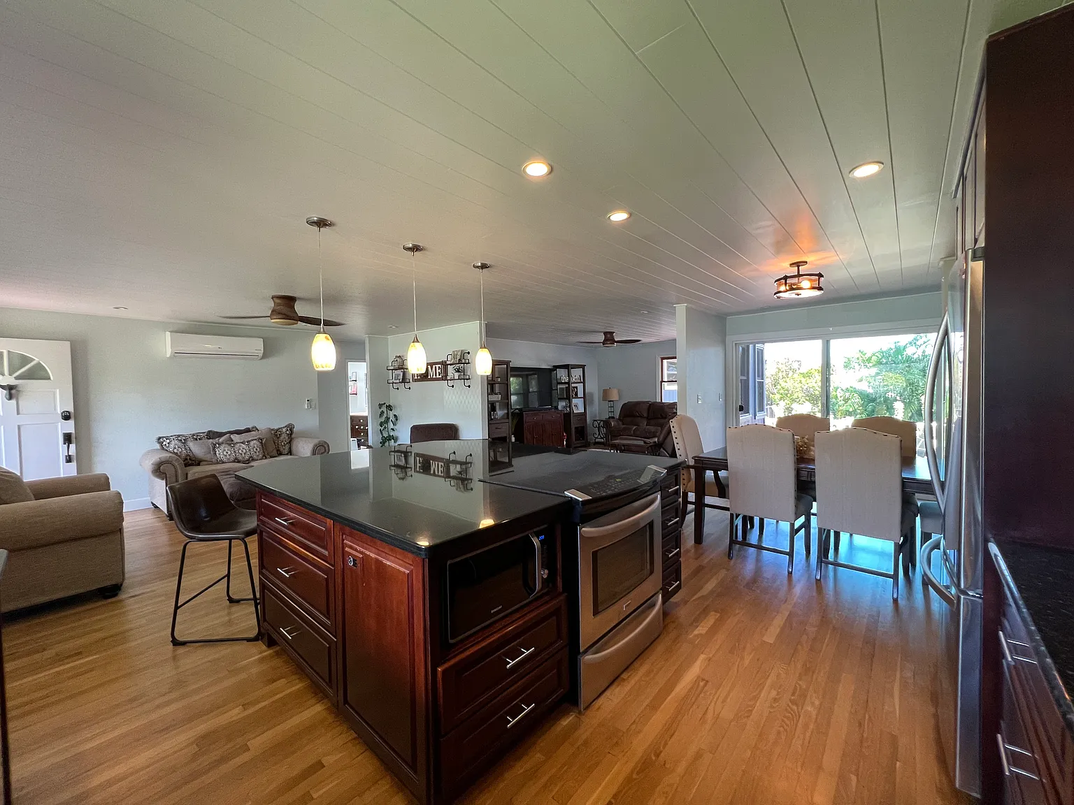 5 bed, 2700 sqft, $6,500 — Photo 3