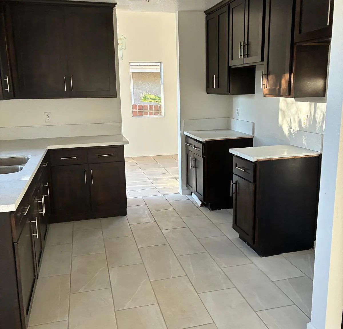 3 bed, 1394 sqft, $2,995 — Photo 2