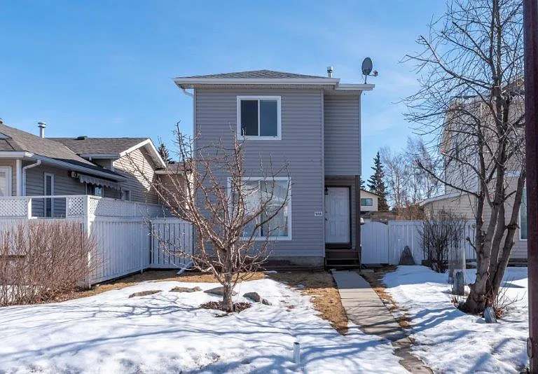 188 Taradale Close NE — Photo 1