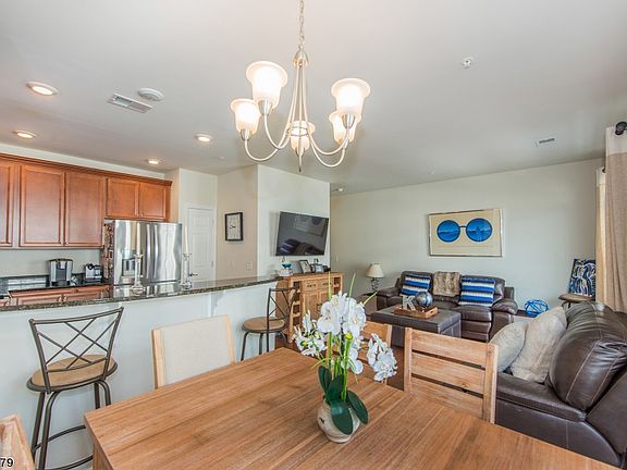 5th image of 7 Dahlia Ln