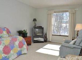 908 Ridgetree Ln, Saint Louis, MO 63131