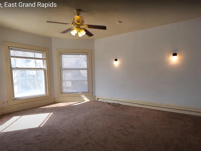 669 Lake Dr SE #1 — Photo 4