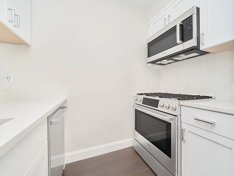 160 Riverside Blvd #9U — Photo 10