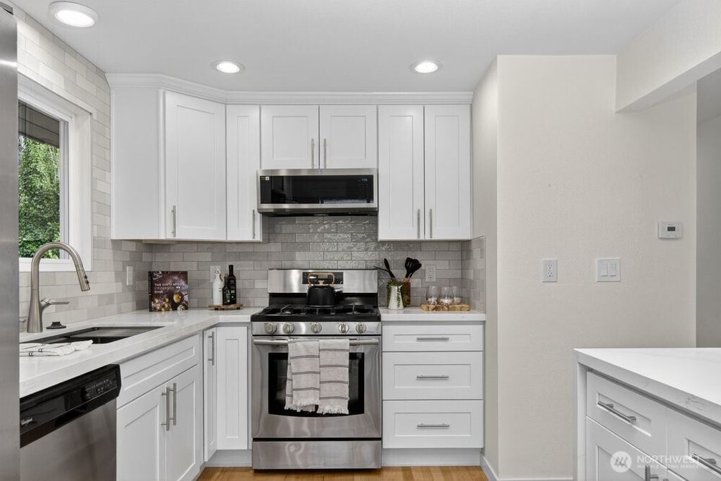 8004 203rd Place SW, Edmonds, WA - View 5