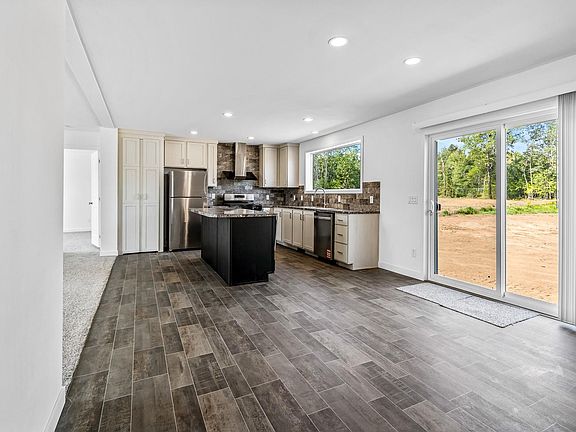 5th image of 110 Eagle Dr