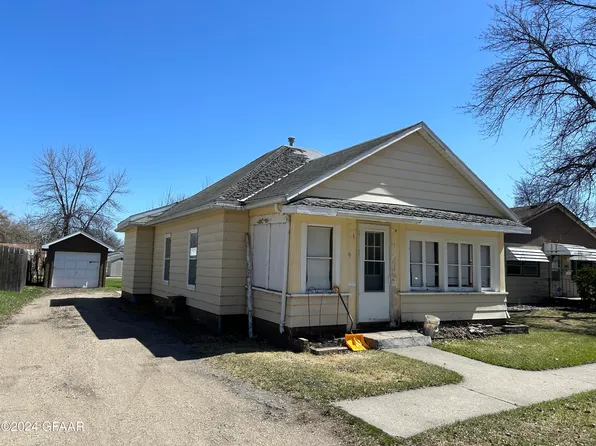 234 Summit Ave, Grafton, ND 58237