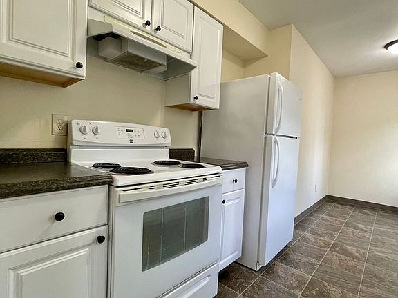 5th image of 9025-9043 SE Stark St #9039