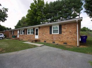 235 Montgomery St NE, Christiansburg, VA 24073