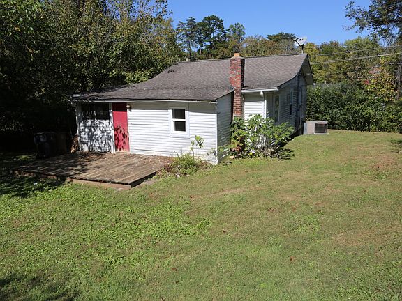 4th image of 4016 NE Acorn Dr