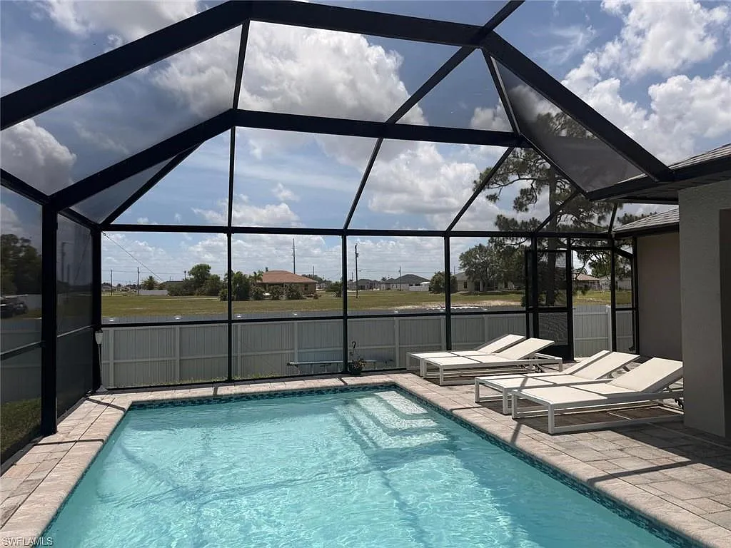 3 bed, 2.0 bath, 1666 sqft, $2,600 — Photo 1