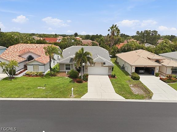3rd image of 8137 Breton Cir