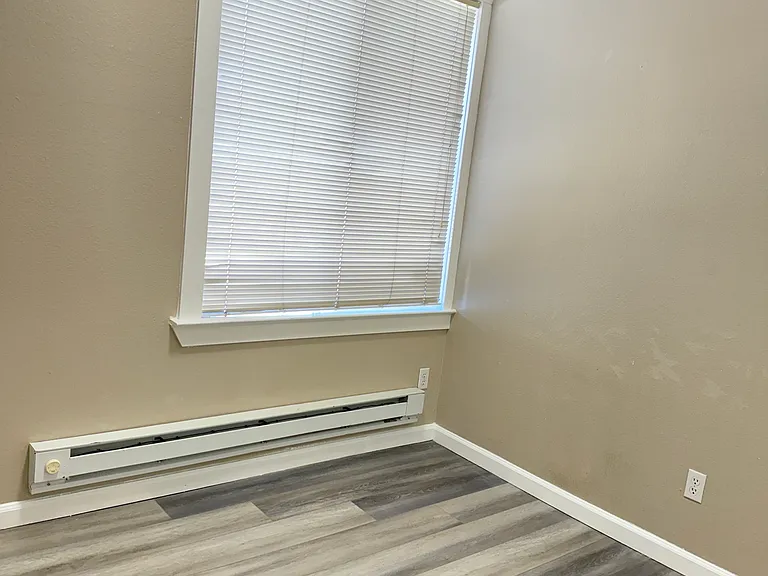 2070 University Avenue — Photo 29