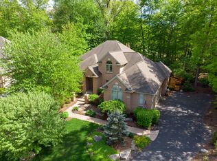 3476 Fox Woods Ct, West Bloomfield, MI 48324