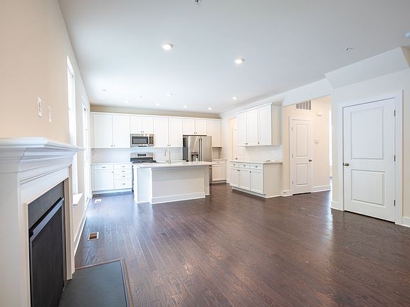 5th image of 417 Whispering Elm Ln