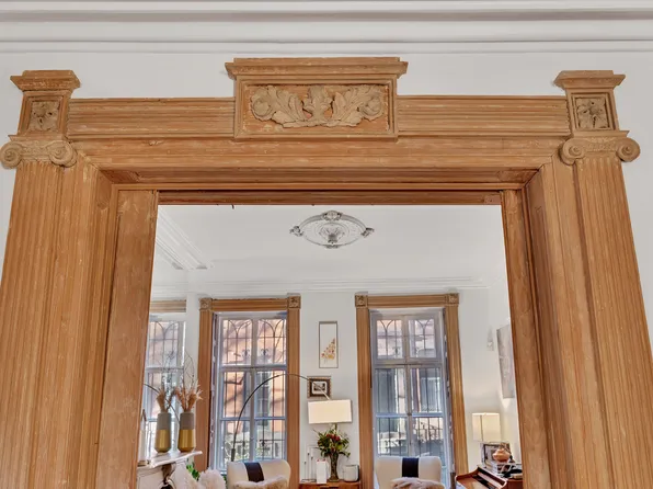 262 West 11th Street image 3 of 18