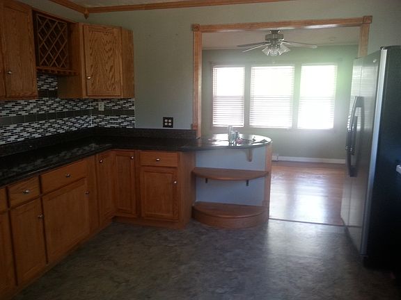 5th image of 711 N Oakwood Dr