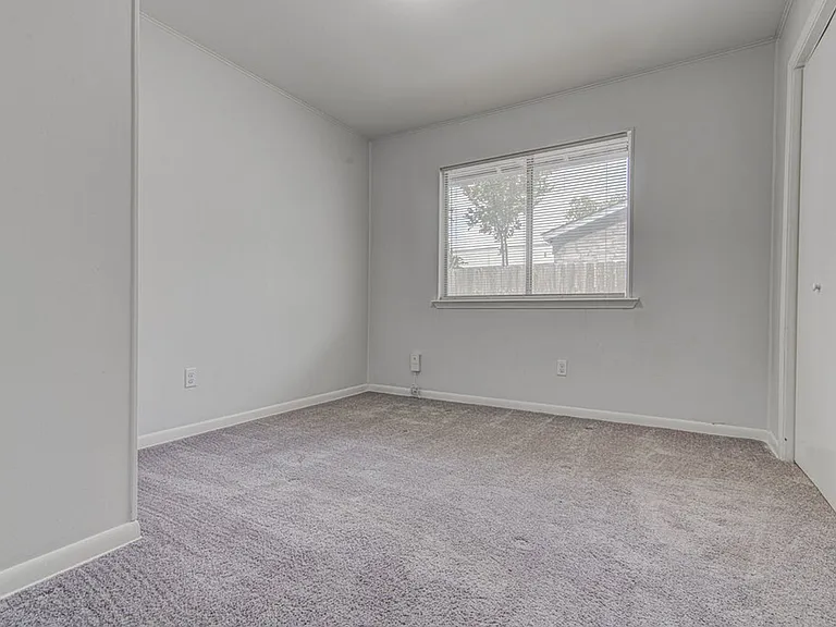 5703 Gloucester Ln — Photo 11