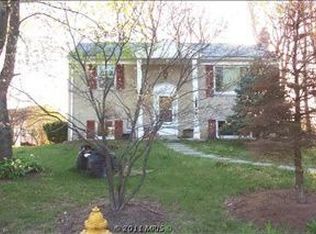 16032 Crest Dr, Woodbridge, VA 22191