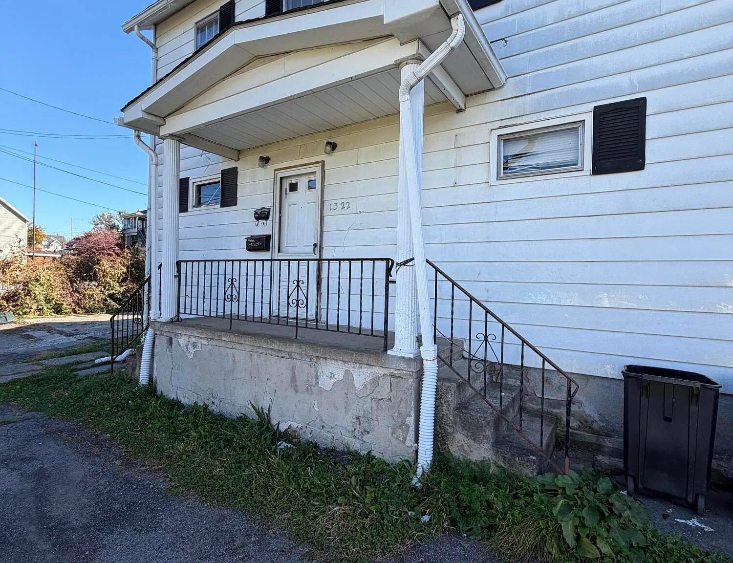 2 bed, 1.0 bath, 1000 sqft, $1,100 — Photo 1
