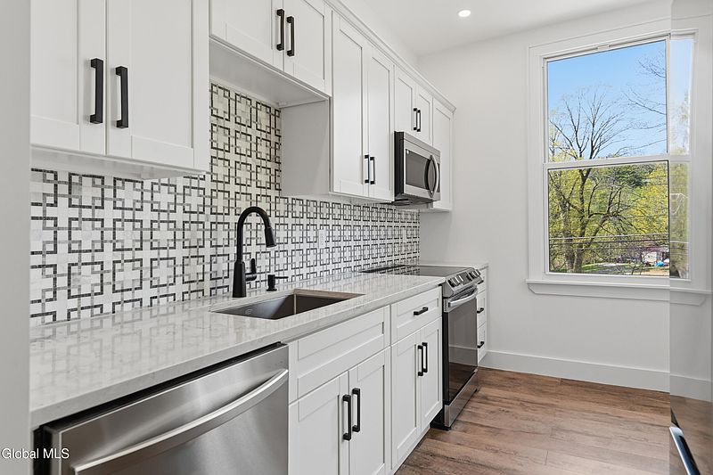 4th image of 66 Horicon Avenue #2W