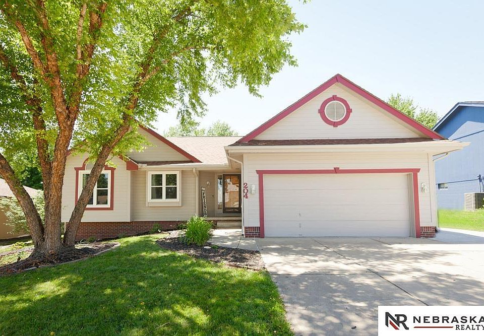 1st image of 204 Fleetwood Dr