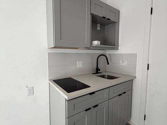 3rd image of 2312 Beaumont Ave #2A