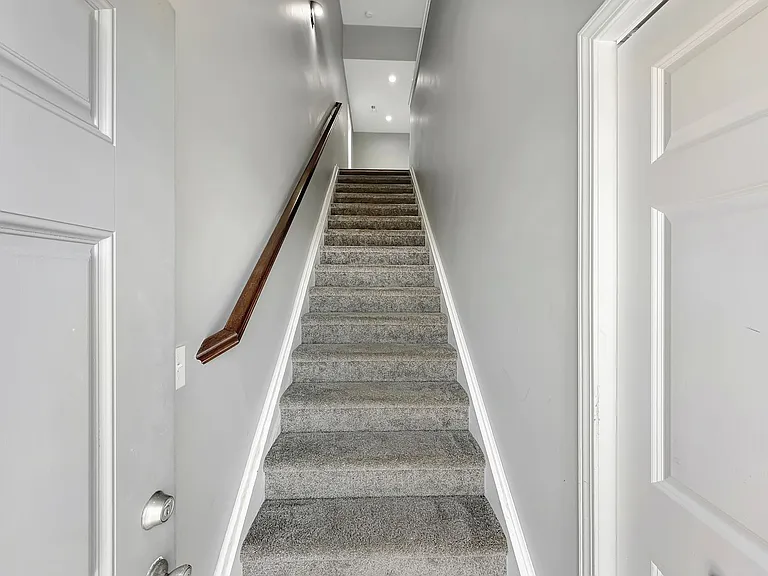 2303 N Broadway St — Photo 47