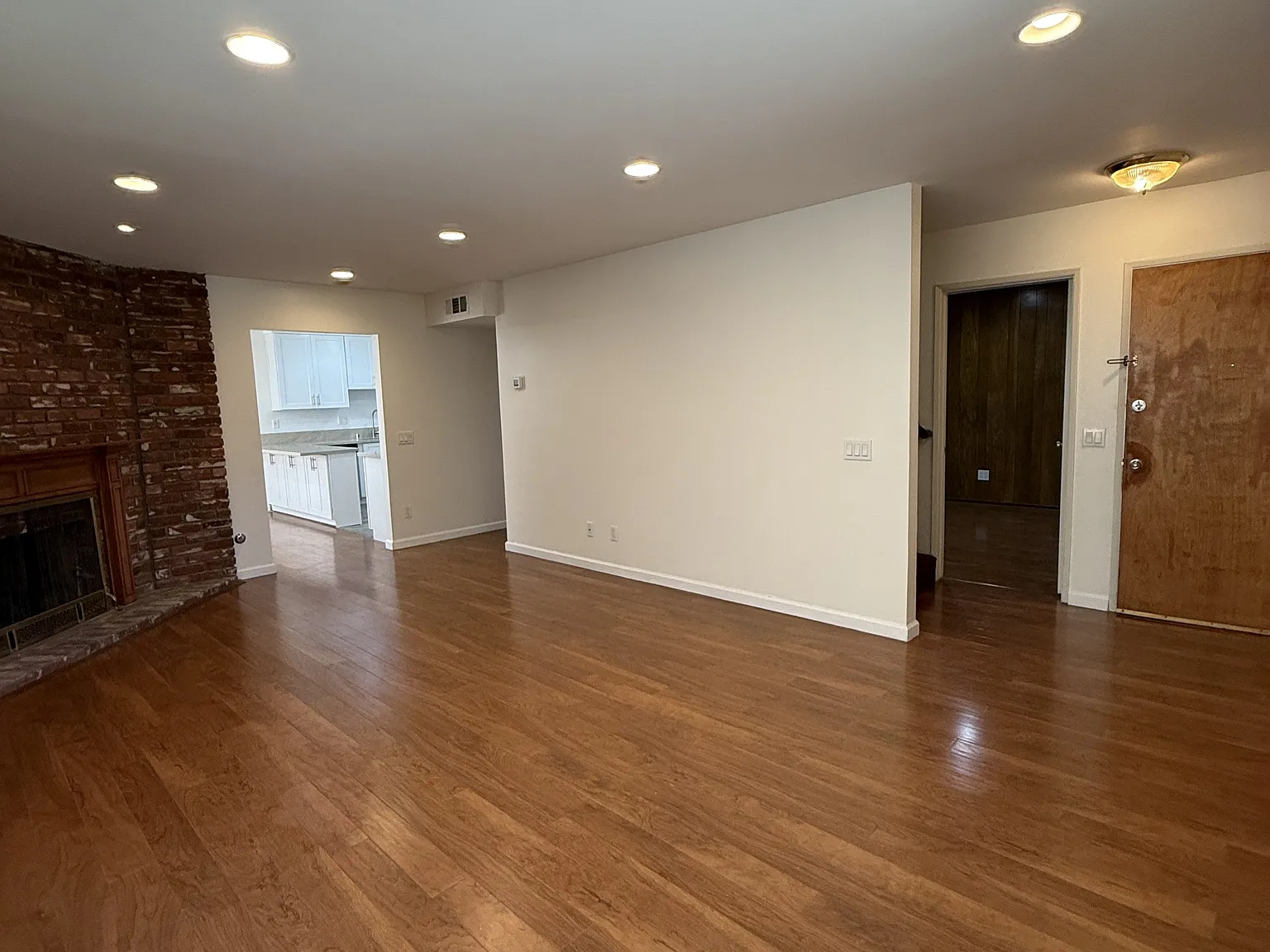 728 East Tujunga Avenue - Apt A — Photo 2