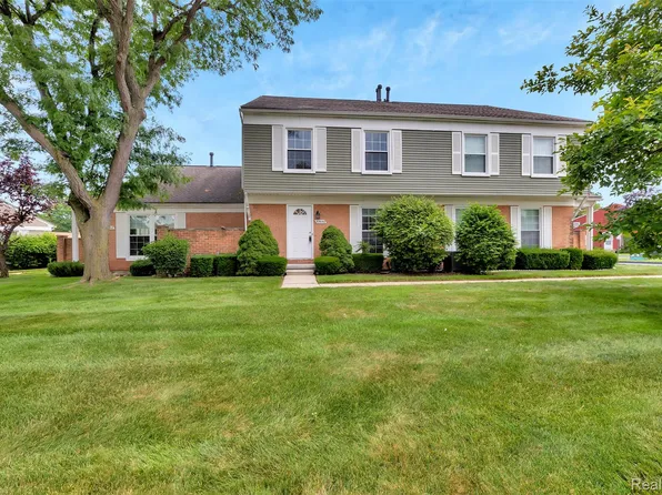 23646 Stonehenge Blvd, Novi, MI 48375