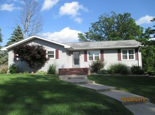 603 Robinwood Dr, Robinson, IL 62454