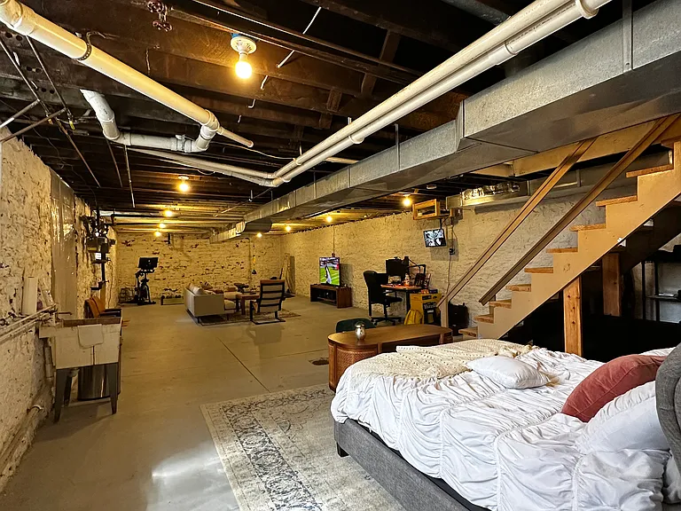 1104 Russell St #1 — Photo 16