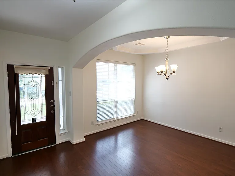 6119 Lakenshire Falls Ln — Photo 3