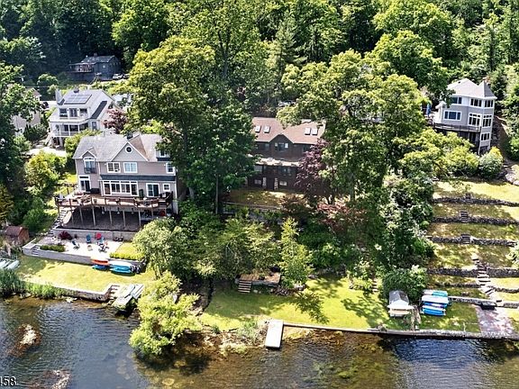 2nd image of 134 Cedar Lk W