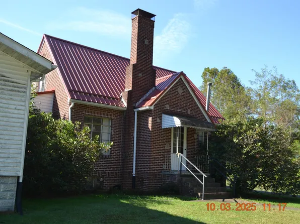 125 Riverside Dr, Weston, WV 26452