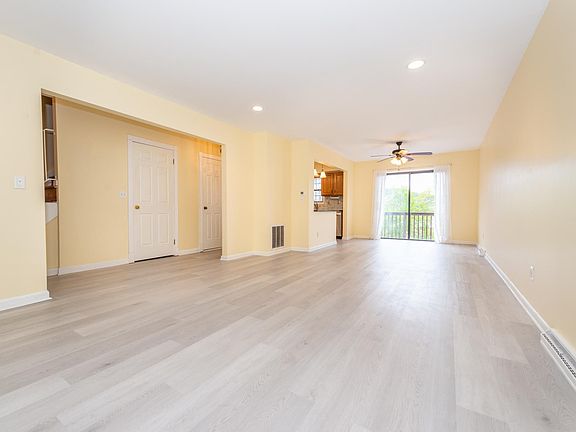 4th image of 101 E Oak St APT E3