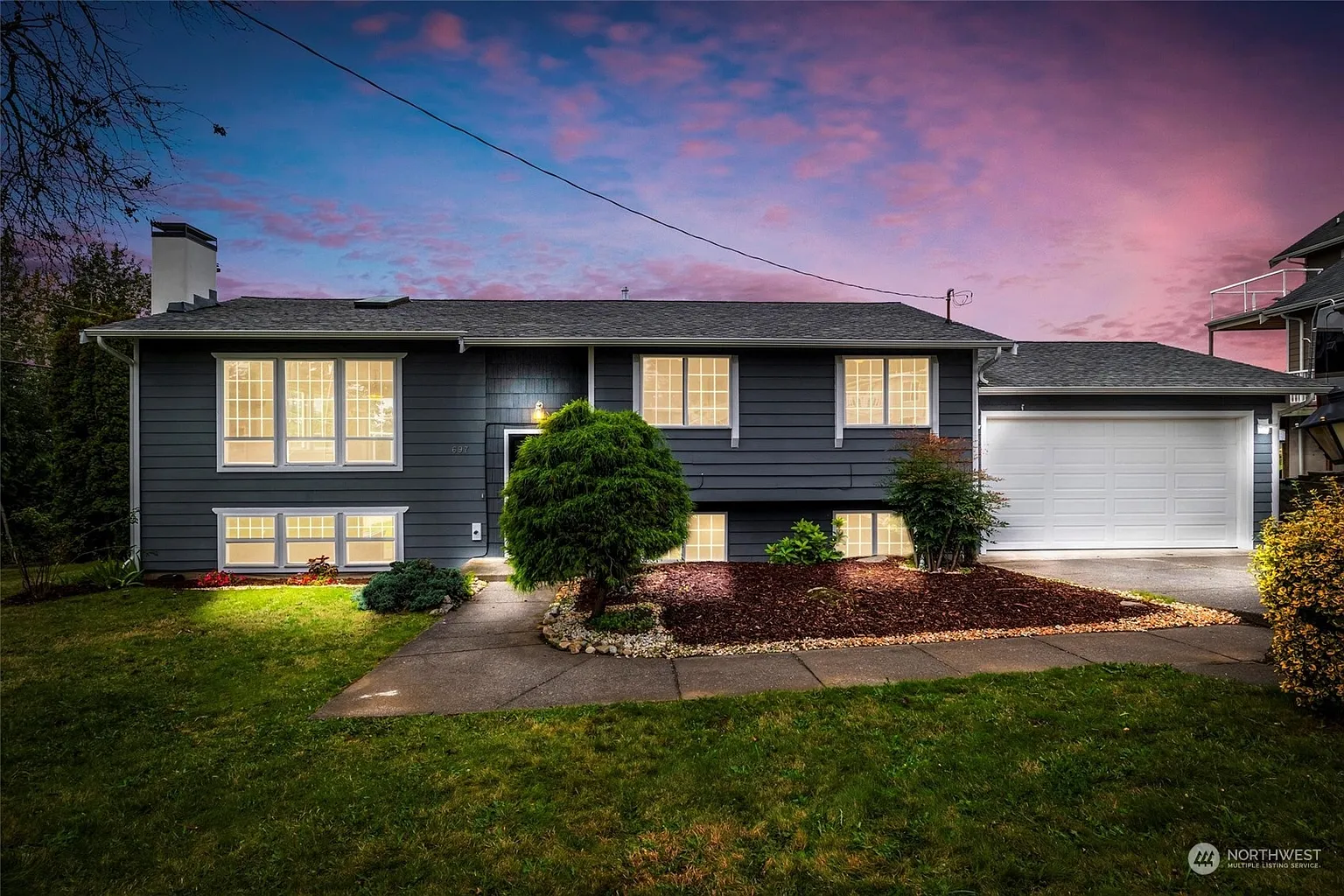 697 Allan Street photo 1