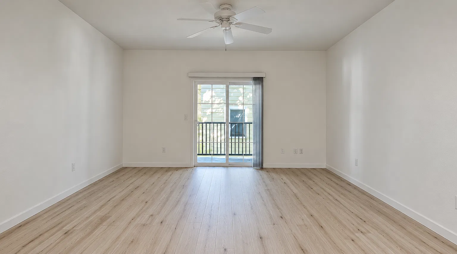 2 bed, 1.5 bath, 1050 sqft, $2,345 — Photo 2