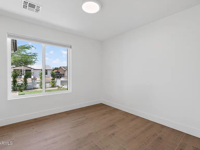 5407 W Holly St — Photo 31