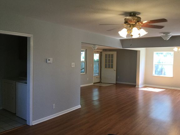4th image of 912 S Jones Ln