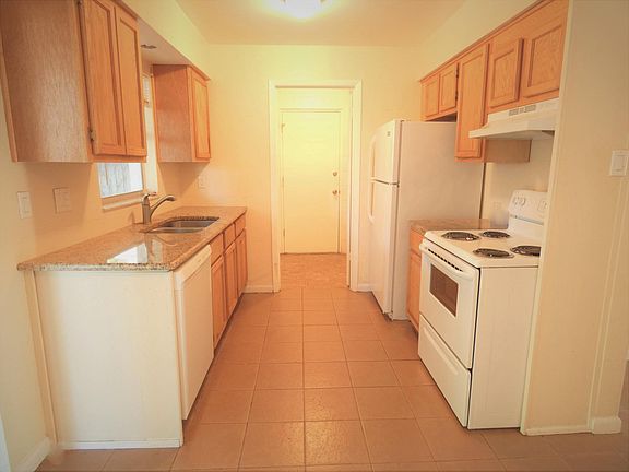 5th image of 1508 Canton St