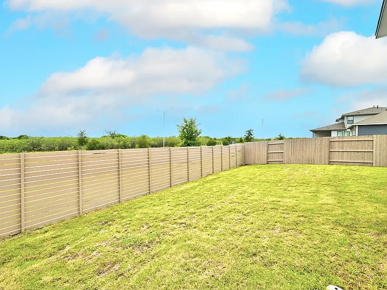8709 Lullwater Trl — Photo 32