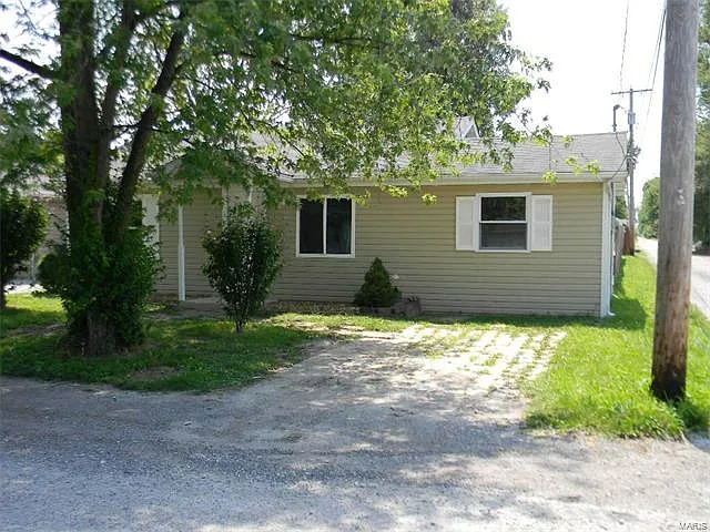 1608 Wilson Ave photo 1