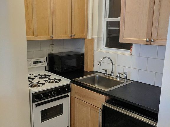 5th image of 163 W 4th St APT 3F