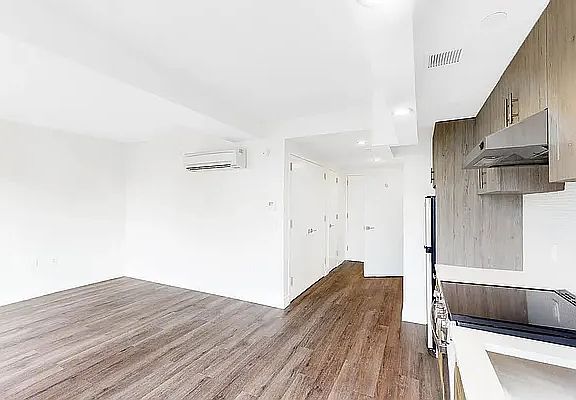 5th image of 493 Myrtle Ave #601
