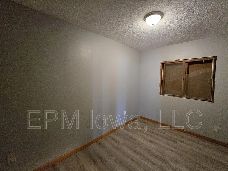 518 E 2nd St — Photo 20