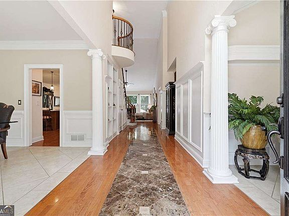 3rd image of 4311 Summit Oaks Ln NE