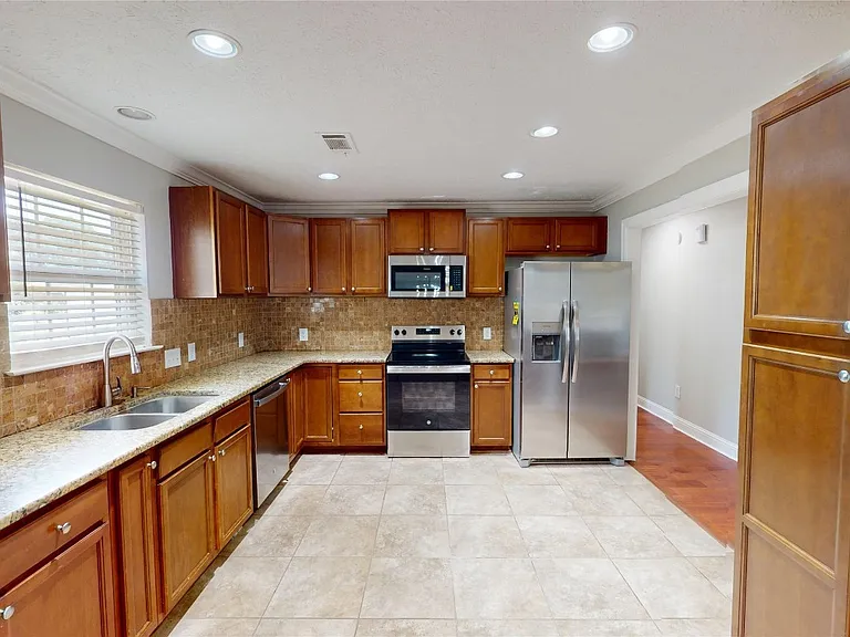 109 Sheila Blvd — Photo 2