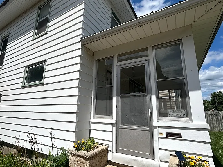 409 Grand St — Photo 8